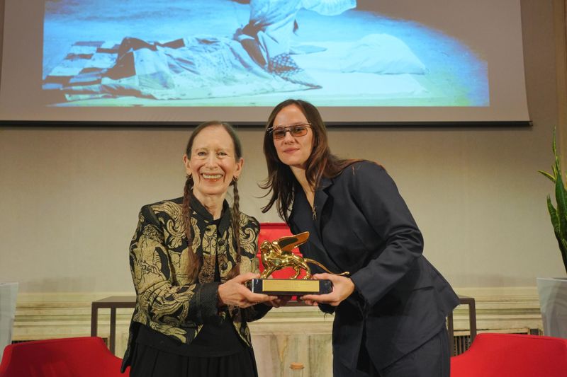 La Biennale di Caterina Barbieri aggiorna la musica contemporanea