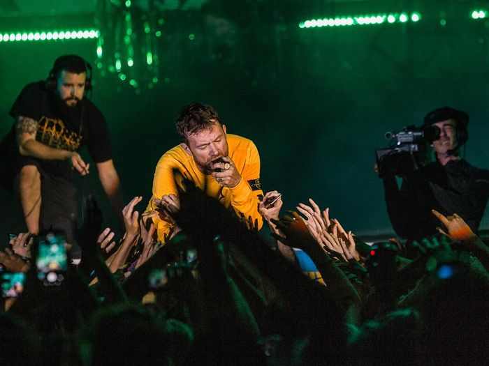 https://images.rockol.it/g-SaUY3U3X7G39HceXLD2TRZ4ok=/700x0/smart/rockol-img/img/foto/upload/gorillaz-damon-albarn-2018-07-12.jpg