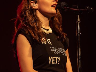 I Chvrches nella colonna sonora di &apos;Vampire academy&apos; con una cover dei Bauhaus