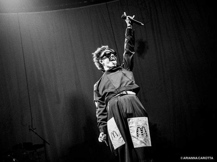 Yungblud: &quot;Sono stato investito da un&#039;auto, &egrave; stato pazzesco&quot;