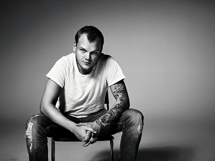 Avicii: ascolta qui &apos;Lay me down&apos; con Nile Rodgers e Adam Lambert