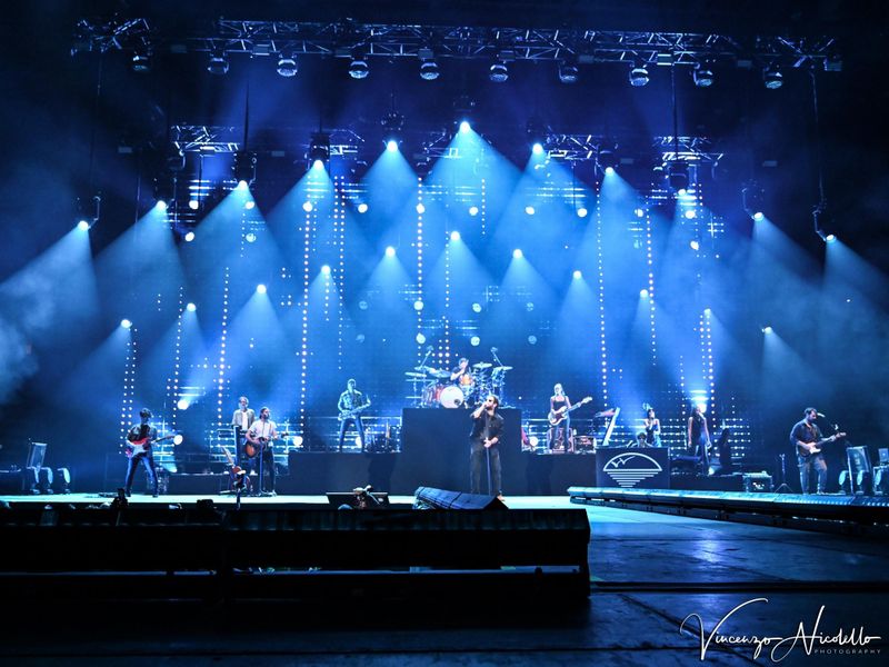 6 dicembre 2023 - PalaAlpitour - Torino - Tommaso Paradiso in concerto 6 dicembre 2023 - PalaAlpitour - Torino - Tommaso Paradiso in concerto