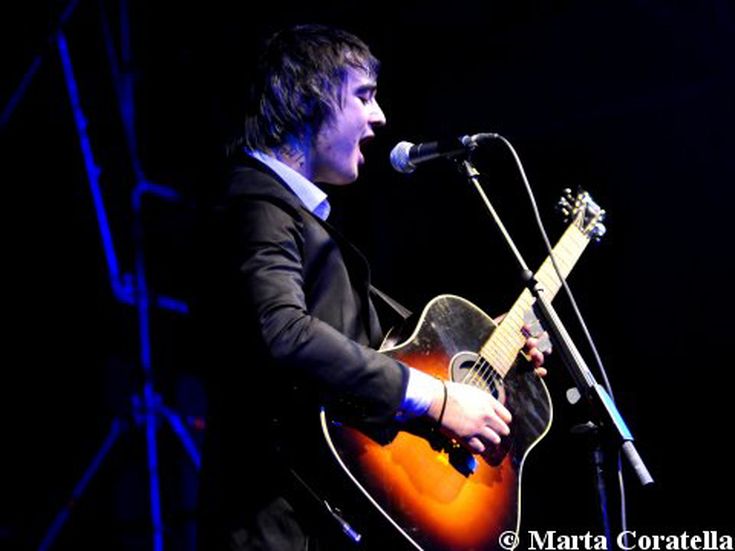 Primo concerto di Pete Doherty dopo la prigione. Di pomeriggio