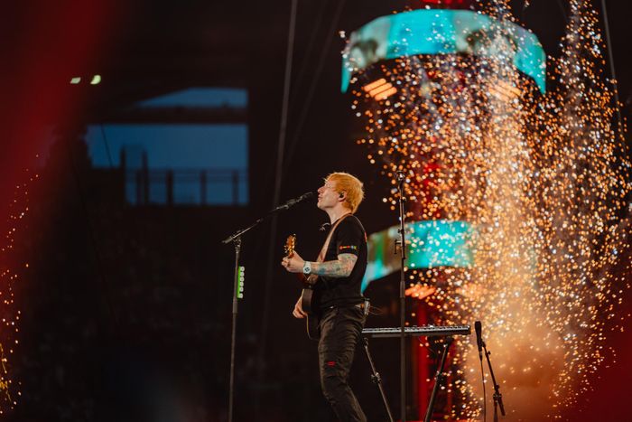 https://images.rockol.it/glk1GTNY6224Ko0UVuWHm-5MVr4=/700x0/smart/rockol-img/img/foto/upload/edsheeran-olimpico-140620251.jpg