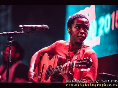 Lauryn Hill firma contratto con la Sony ed evita il carcere