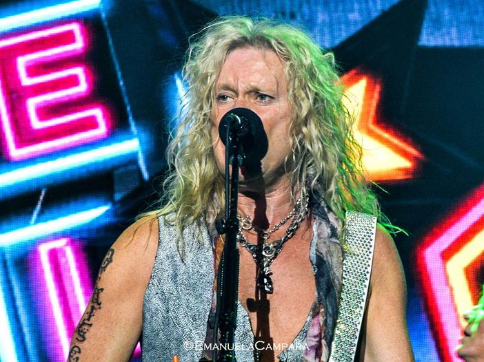 Madonna produrr&agrave; film su Def Leppard e Dusty Springfield