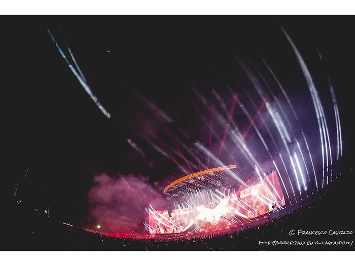 https://images.rockol.it/h0_kyVukGnZQqUyOUvIL9PflTl4=/700x0/smart/rockol-img/img/foto/upload/ligabue-20160924-203552-k2a6547.jpg