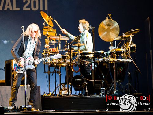 A Elton John e AC/DC i primi dischi di diamante?
