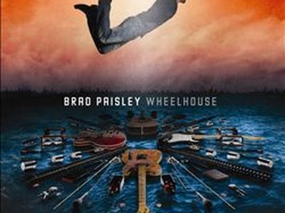 La spettacolare caduta di Brad Paisley sul palco, il video