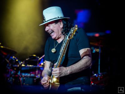 Carlos Santana estende la residency a Las Vegas, suonerà fino al 2015