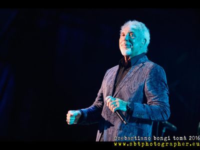 Un poker con Tom Jones