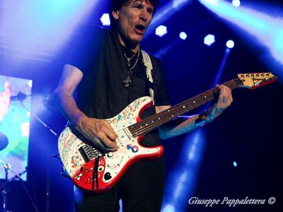 Steve Vai fonda un'etichetta discografica