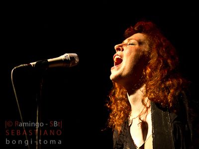 Melissa Auf der Maur: &apos;Di nuovo nelle Hole? Non ne so niente&apos;
