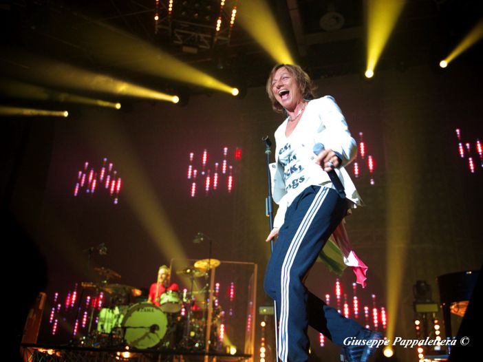 Gianna Nannini: il sito di una radio rivela il titolo del nuovo singolo, "Vita nuova", e del nuovo album, "Hitstory" Gianna Nannini: il sito di una radio rivela il titolo del nuovo singolo, "Vita nuova", e del nuovo album, "Hitstory"
