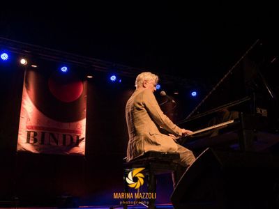 Sanremo, l&apos;opinione di Ron: &apos;Da solo non basta per una carriera&apos;