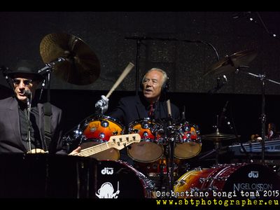 Elton John, Billy Joel e Tom Jones aiutano Sting e la foresta amazzonica