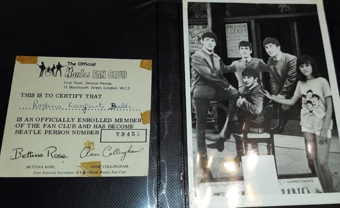 https://images.rockol.it/iXsZ1nhuEJ-ZJu3WRgSjh9MeqhM=/700x0/smart/rockol-img/img/foto/upload/01-foto-della-tessera-di-rossana-iscrizione-beatles-fanclub-londra-anno-1965.jpg