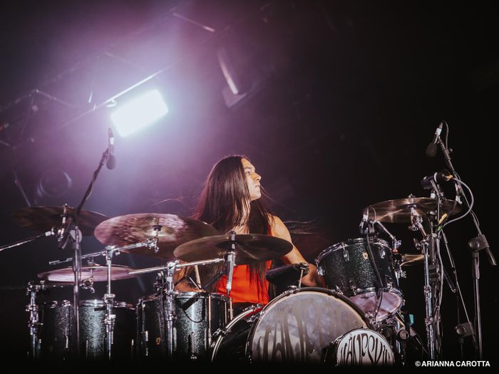 https://images.rockol.it/il_cecrufkc1kO5ex3OSMlENamI=/700x0/smart/rockol-img/img/foto/upload/maneskin-24-07-2023-san-siro-milano-arianna-carotta-5.jpg