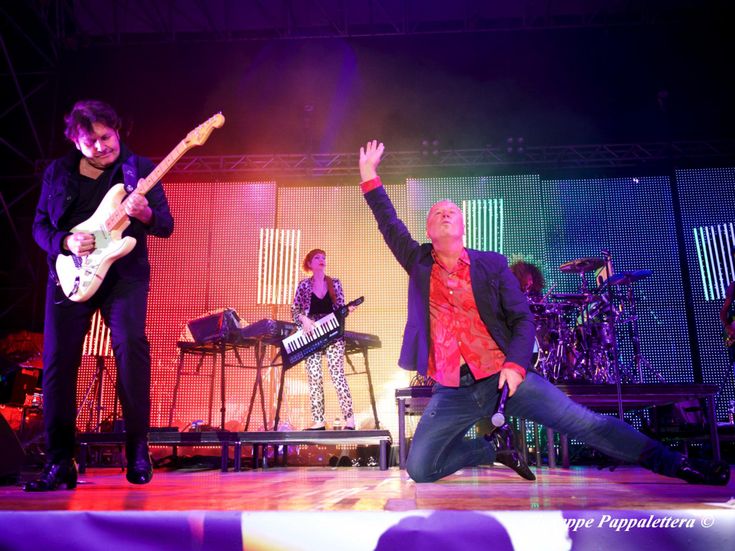 Il ritorno dei Simple Minds: remix di &apos;Don&apos;t you&apos;, nuovo album per Laserra/Carosello 