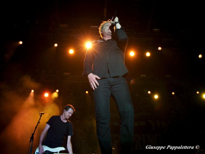 Gli Offspring cantano dentro un aereo privato. VIDEO. 
