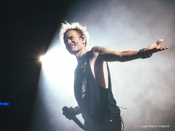 Avril Lavigne riporta Deryck Whibley live dopo l'addio dei Sum 41 Avril Lavigne riporta Deryck Whibley live dopo l'addio dei Sum 41