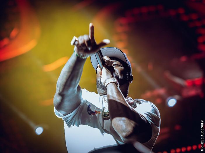 50 Cent e gli altri, in UK l&#039;adesivo &#039;esplicito&#039; anche sui download