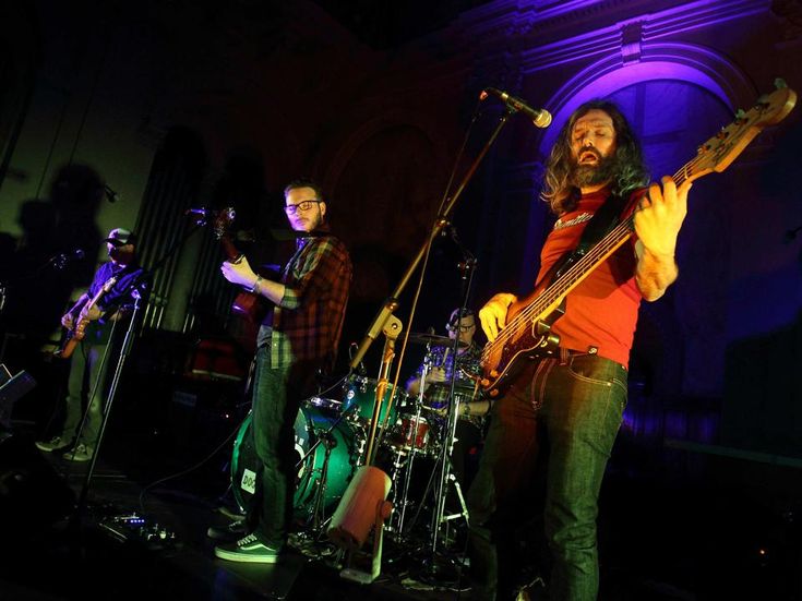 Metrò di Londra, è (quasi) permesso suonare. Oggi inaugurano i Turin Brakes