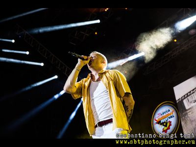 Classifiche UK, al numero 1 Macklemore e l&apos;inno ai vestiti usati