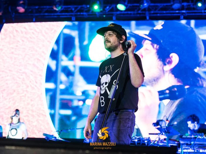 Calcutta sbotta sui comizi politici senza distanziamento: &quot;Oggi mi sento Federico Fiumani&quot;