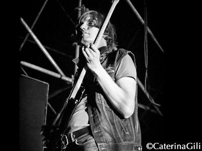 E&apos; il decimo anniversario, album di cover per &apos;Is this it&apos; degli Strokes