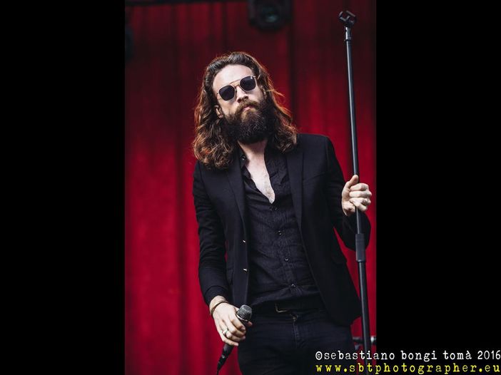 Bonnaroo Festival 2016, diretta video esclusiva su Rockol con Red Bull TV: chi &egrave; Father John Misty, in programma domenica 12 alle 01.10 (di luned&igrave; 13, ora italiana)