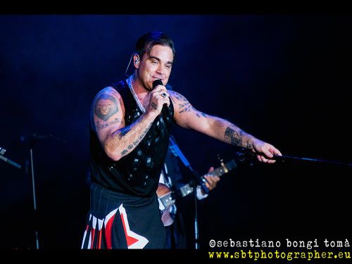 Robbie Williams meglio di Bill Clinton: parola dell’Economist!
