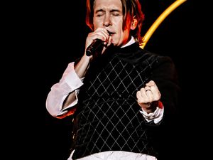 Anche Take That, Arctic Monkeys e Elton John tra gli uomini meglio vestiti