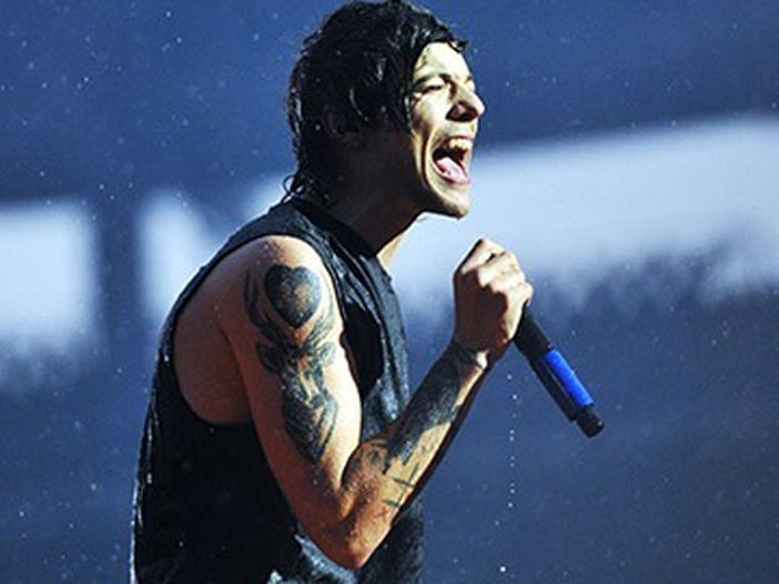 One Direction: &#039;Fatevi il nostro tatuaggio&#039;. Polemiche e marcia indietro