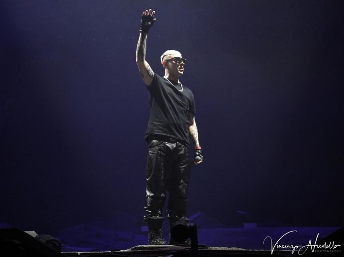 Dopo l&rsquo;euforia sanremese, le classifiche si riassestano