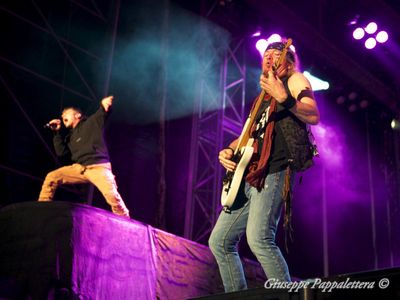 Gli Iron Maiden annunciano i supporter del tour, sono i Voodoo Six