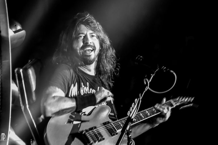 https://images.rockol.it/kF67dskNB4u0m2dzfNZv3287MbI=/700x0/smart/rockol-img/img/foto/upload/foo-fighters-foto-concerto-bologna-13-novembre-2015.jpg