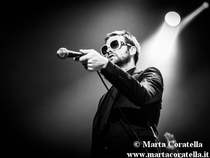Kasabian: ripubblicato in Italia &#039;Velociraptor!&#039; con J-Ax e altre chicche