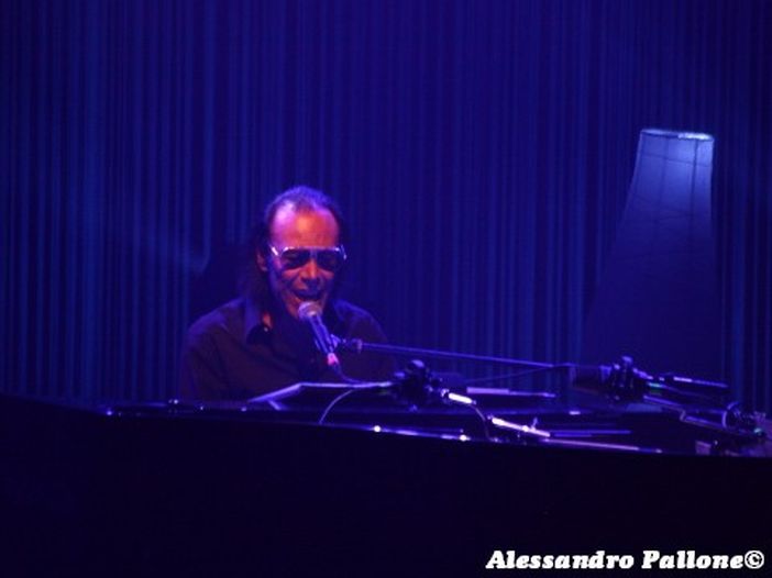 Antonello Venditti: è 'Unica' il nuovo album, nei negozi il 29 novembre Antonello Venditti: è 'Unica' il nuovo album, nei negozi il 29 novembre
