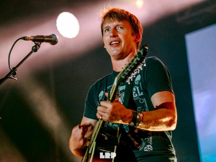Concerti, James Blunt: il live a Gardone Riviera slitta al 2022