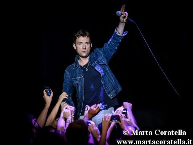 Damon Albarn: guarda qui il primo concerto solista a Manchester. VIDEO