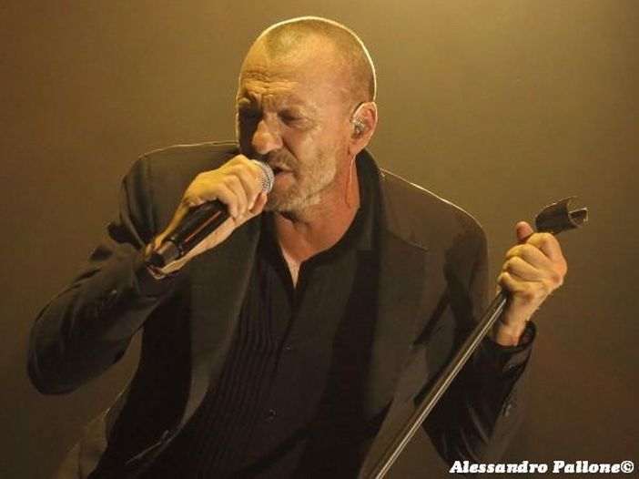 Biagio Antonacci: le date al Teatro Carcano di Milano sono rinviate al 2021 Biagio Antonacci: le date al Teatro Carcano di Milano sono rinviate al 2021