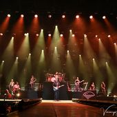 6 dicembre 2023 - PalaAlpitour - Torino - Tommaso Paradiso in concerto 6 dicembre 2023 - PalaAlpitour - Torino - Tommaso Paradiso in concerto