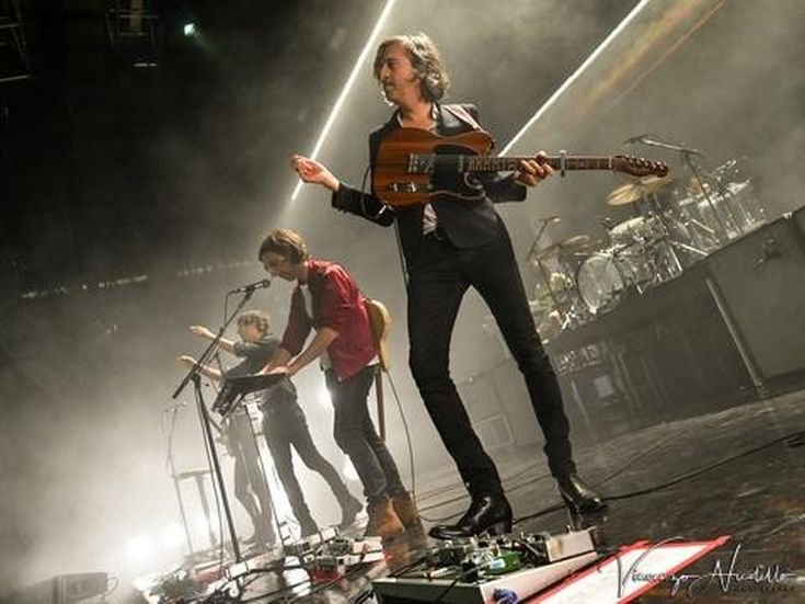 Phoenix: cancellate alcune date del tour per problemi di salute di Thomas Mars