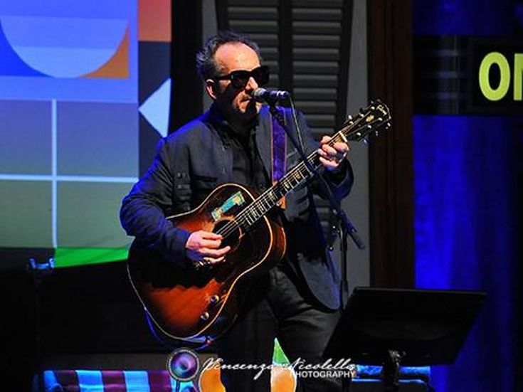 Favola di Natale con Elvis Costello, Feist e John Legend