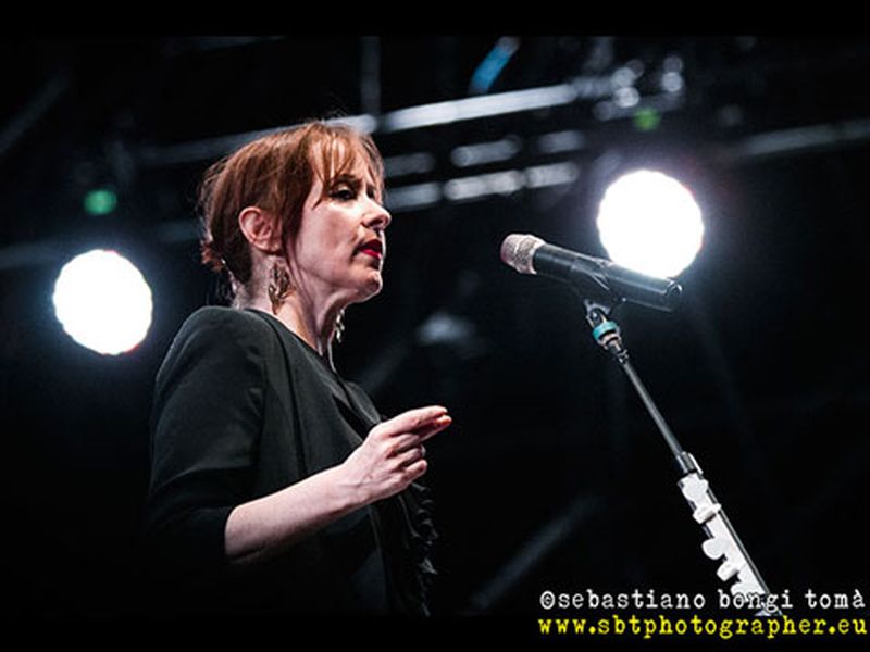 16 luglio 2014 - Pistoia Blues Festival - Piazza del Duomo - Pistoia - Suzanne Vega in concerto 16 luglio 2014 - Pistoia Blues Festival - Piazza del Duomo - Pistoia - Suzanne Vega in concerto