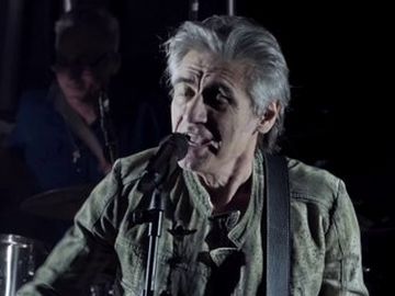 Ligabue - suona "Start" dal vivo a Reggio Emilia