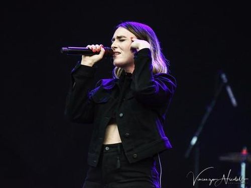 Mara Sattei passa a Universal Music Italia