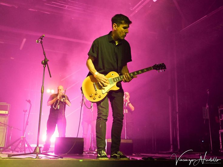 Sul sito di Persiana Jones un brano del loro prossimo album.