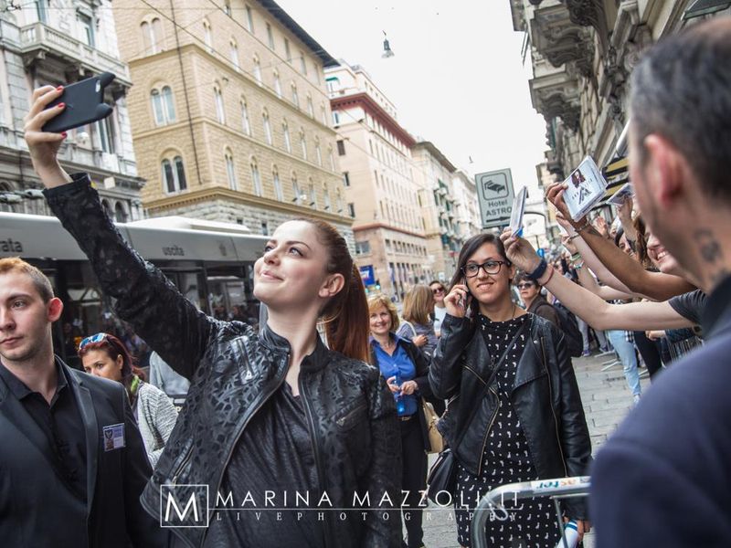 26 maggio 2016 - Mondadori - Genova - Annalisa firmacopie